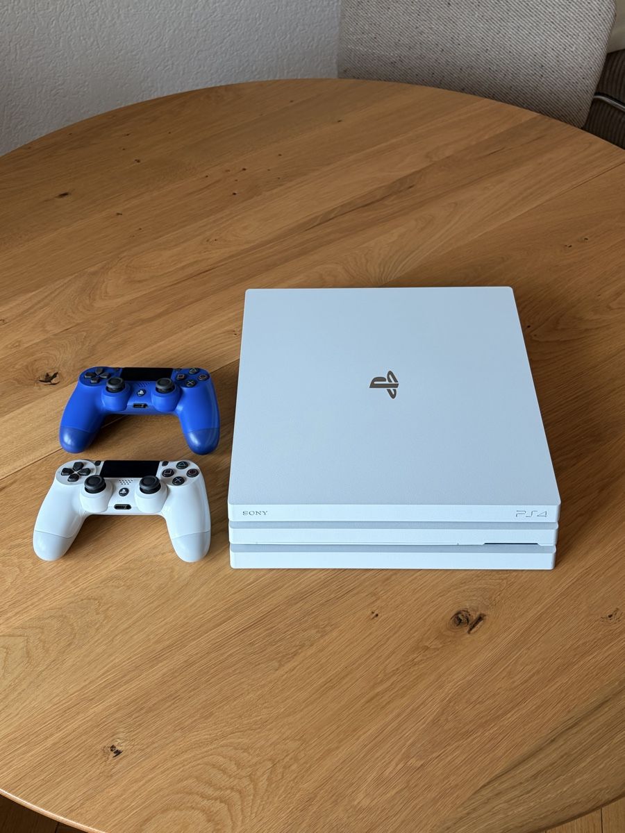 Sony Console: Sony Ps4 Pro 1TB Weiss inkl. 2 Controller & 11 Spiele – Usato da Bern venduto da cycloor 1