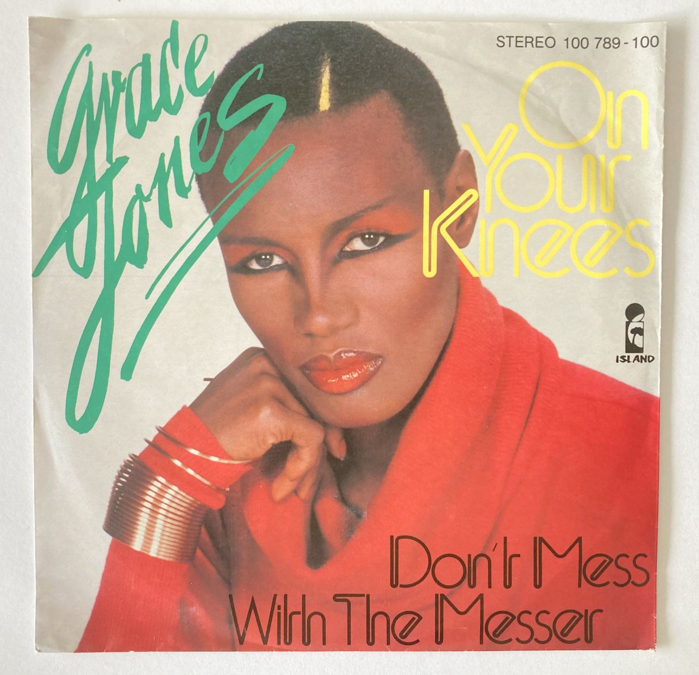 Vinyles: GRACE JONES - ON YOUR KNEES – D'occasion à Bottens par hotter-than-hell
