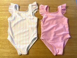2 süsse Baby Badekleider
