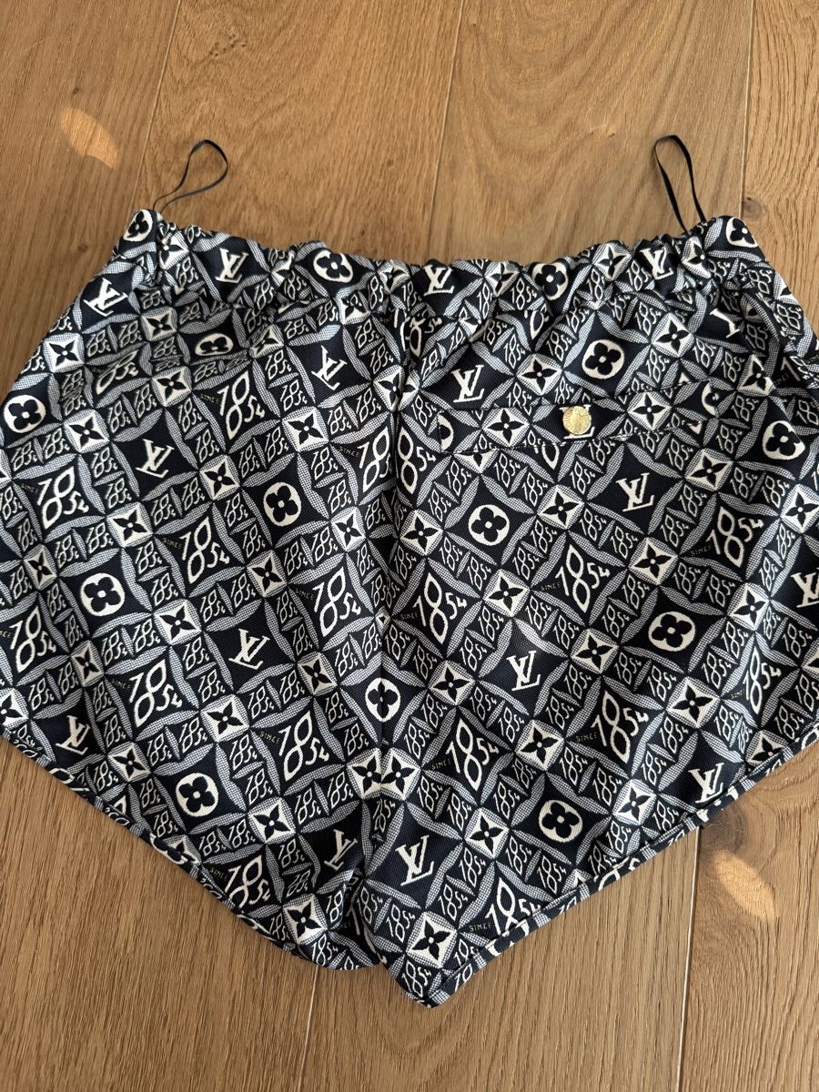 Louis Vuitton Pantaloni: Louis Vuitton shorts – Nuovo (secondo la descrizione) da Mellingen venduto da eli_7hdx 2