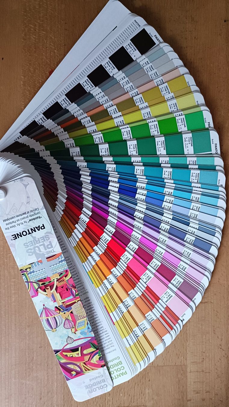 Colori: Pantone Farbfächer Coated & Uncoated – Nuovo (secondo la descrizione) da Aathal-Seegräben venduto da Jazz1518 2