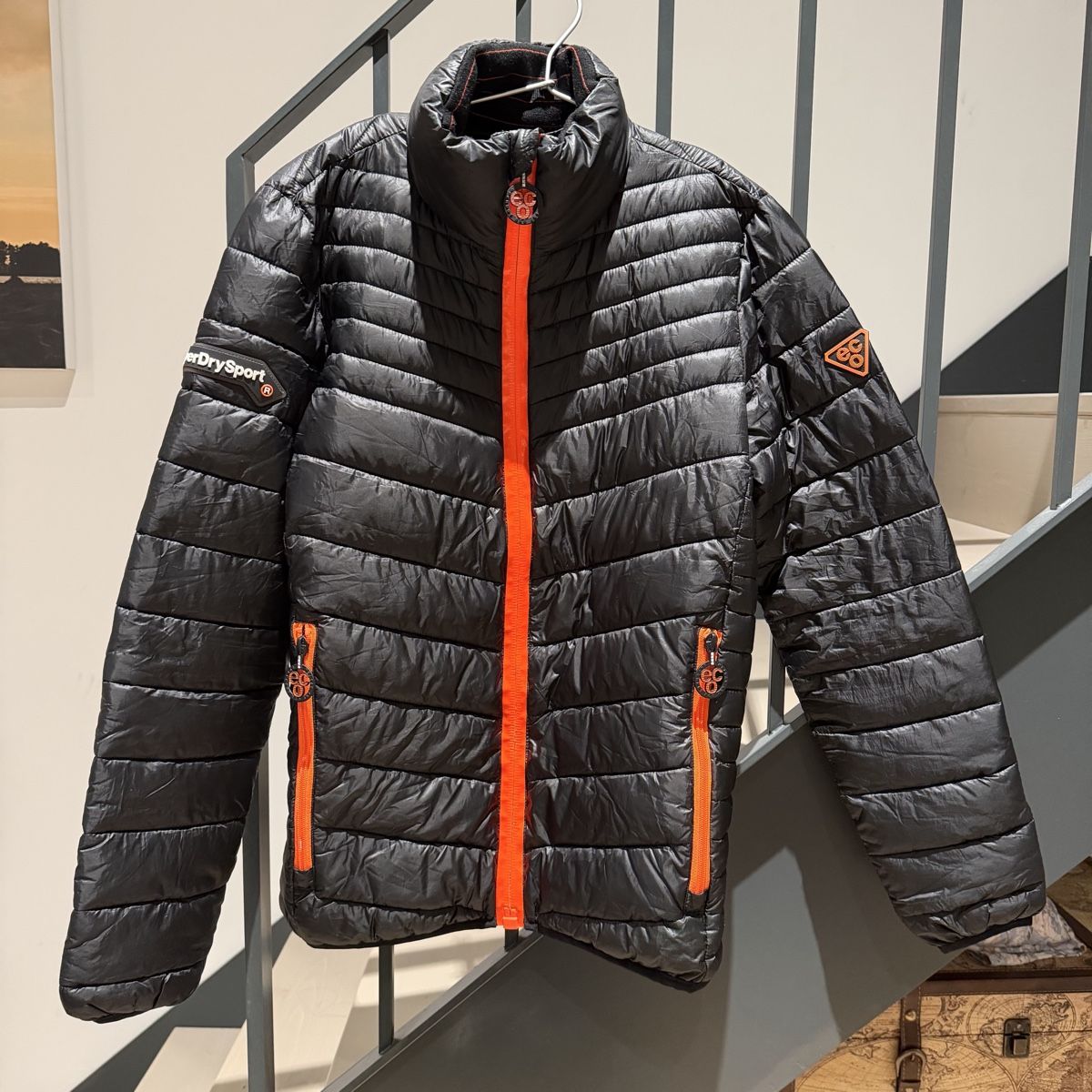 Superdry Giacche: Eco Superdry Black Puffer Jacket – Usato da Lausanne venduto da its_zl9h