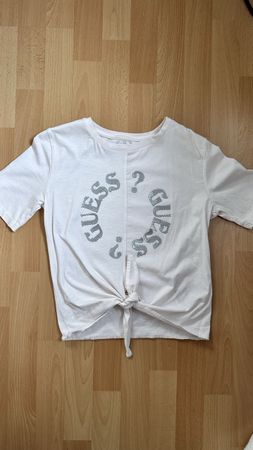 T-shirt Guess blanc, Taille XS, parfait pour l'été!
