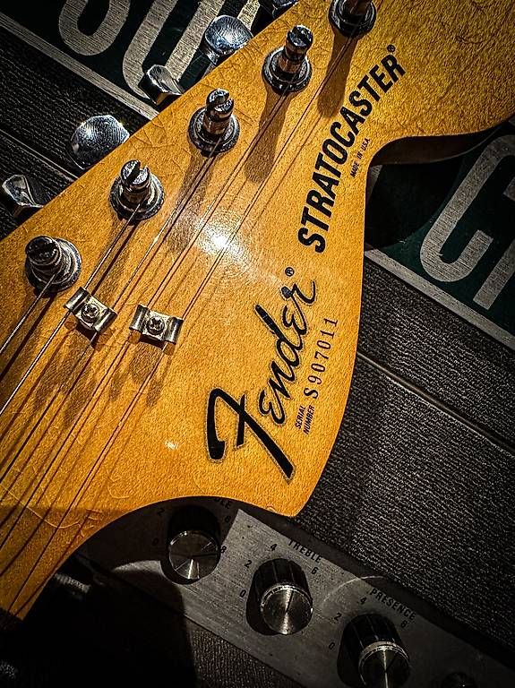 Fender Strumenti musicali: Fender Stratocaster 1979 wine red – Usato da Montreux venduto da Alligator-AMPS 7