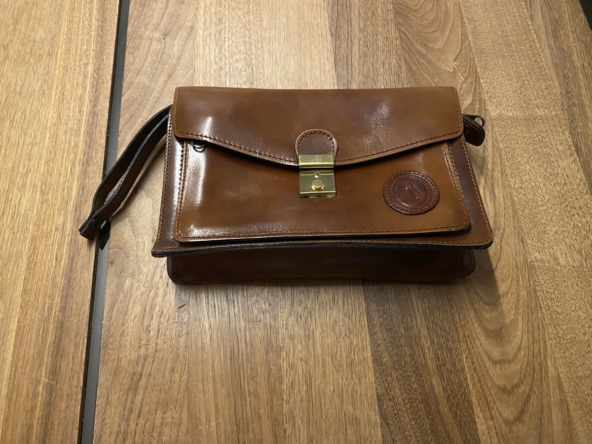 Taschen: Elegante Echtleder Herrenhandtasche – Gebraucht aus Bern von