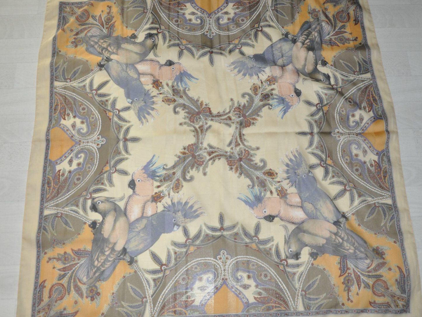 Foulards, Tücher & Schals: Foulard Schal Halstuch mit Vögeln Geschenk – Gebraucht aus Oberrüti von ELALL
