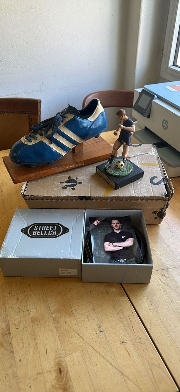 Scarpe da uomo: fc schalke 04 eggerbier gürtel neu – Nuovo (secondo la descrizione) da münchenbuchsee venduto da thomas0168