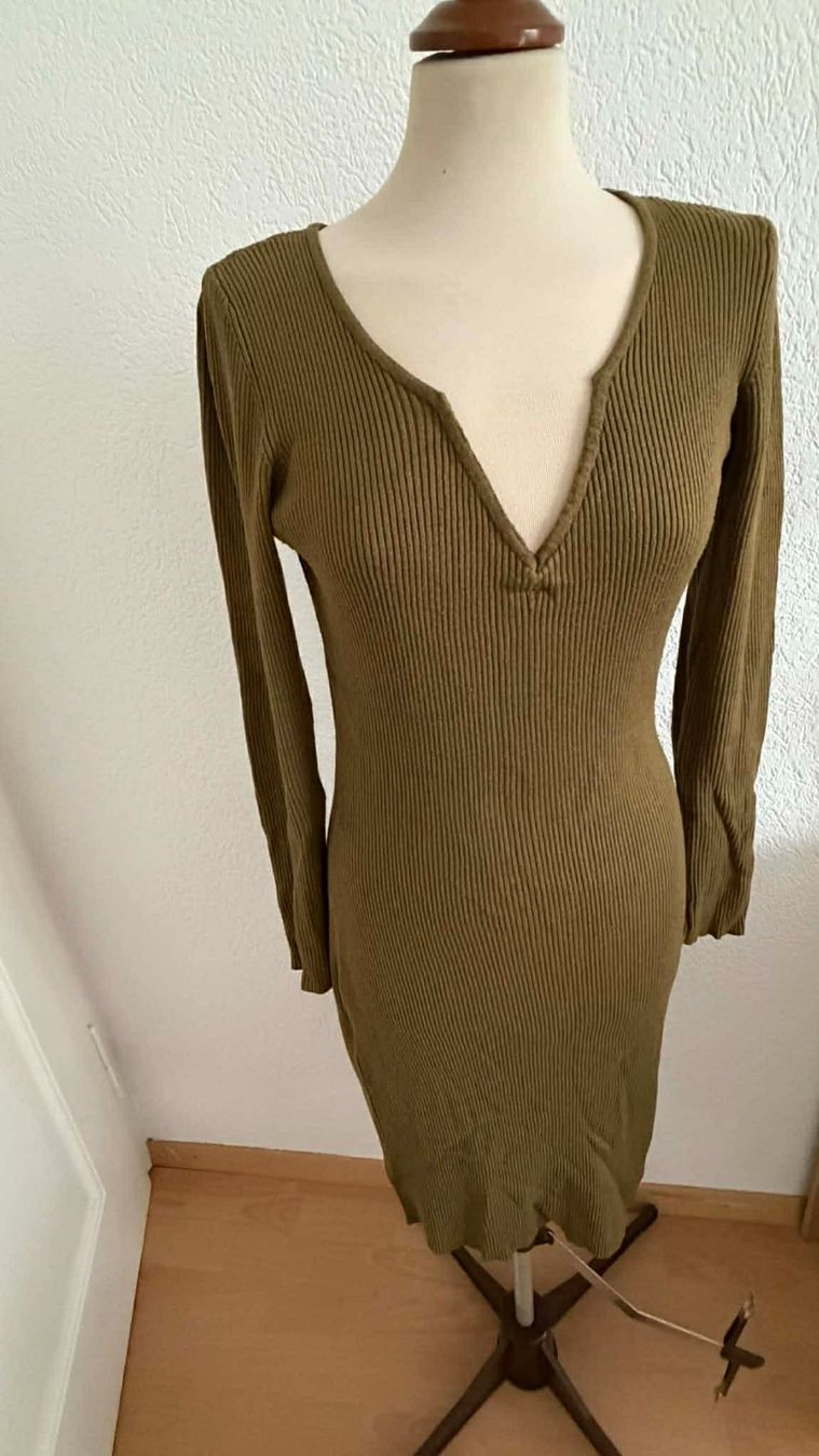 Kleider: Strick Kleid S-M – Gebraucht aus Liestal von aarroon