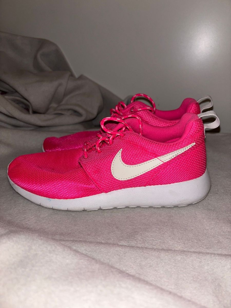 Nike Scarpe da donna: Nike Roshe One rosa/white – Nuovo (secondo la descrizione) da Luzern venduto da fer_5lyj 2