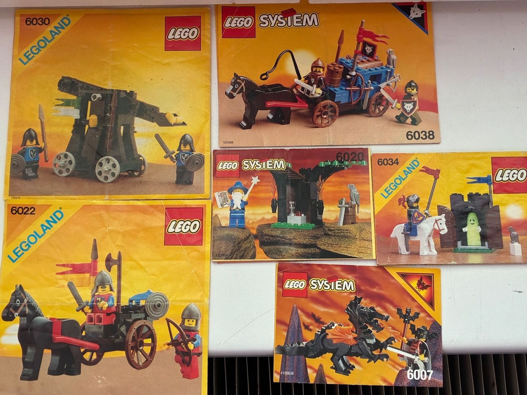 Lego Baukästen: LEGO System Bauanleitungen Ritter / Castle – Gebraucht aus Reigoldswil von Frog40