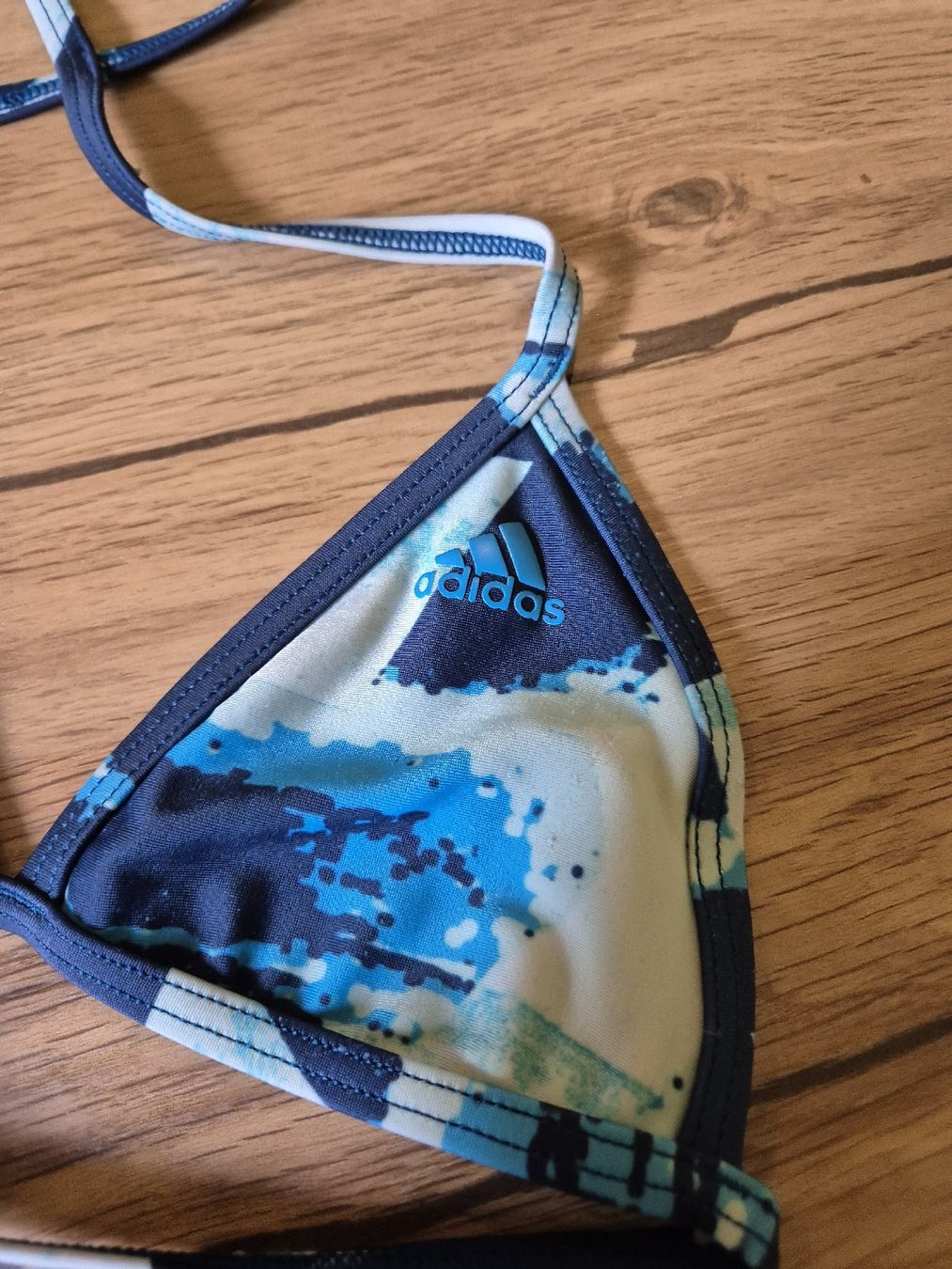 Adidas Costumi da bagno & Bikini: Adidas Bikini, blau gemustert, Grösse 140, – Usato da Grindelwald venduto da Sala33 1
