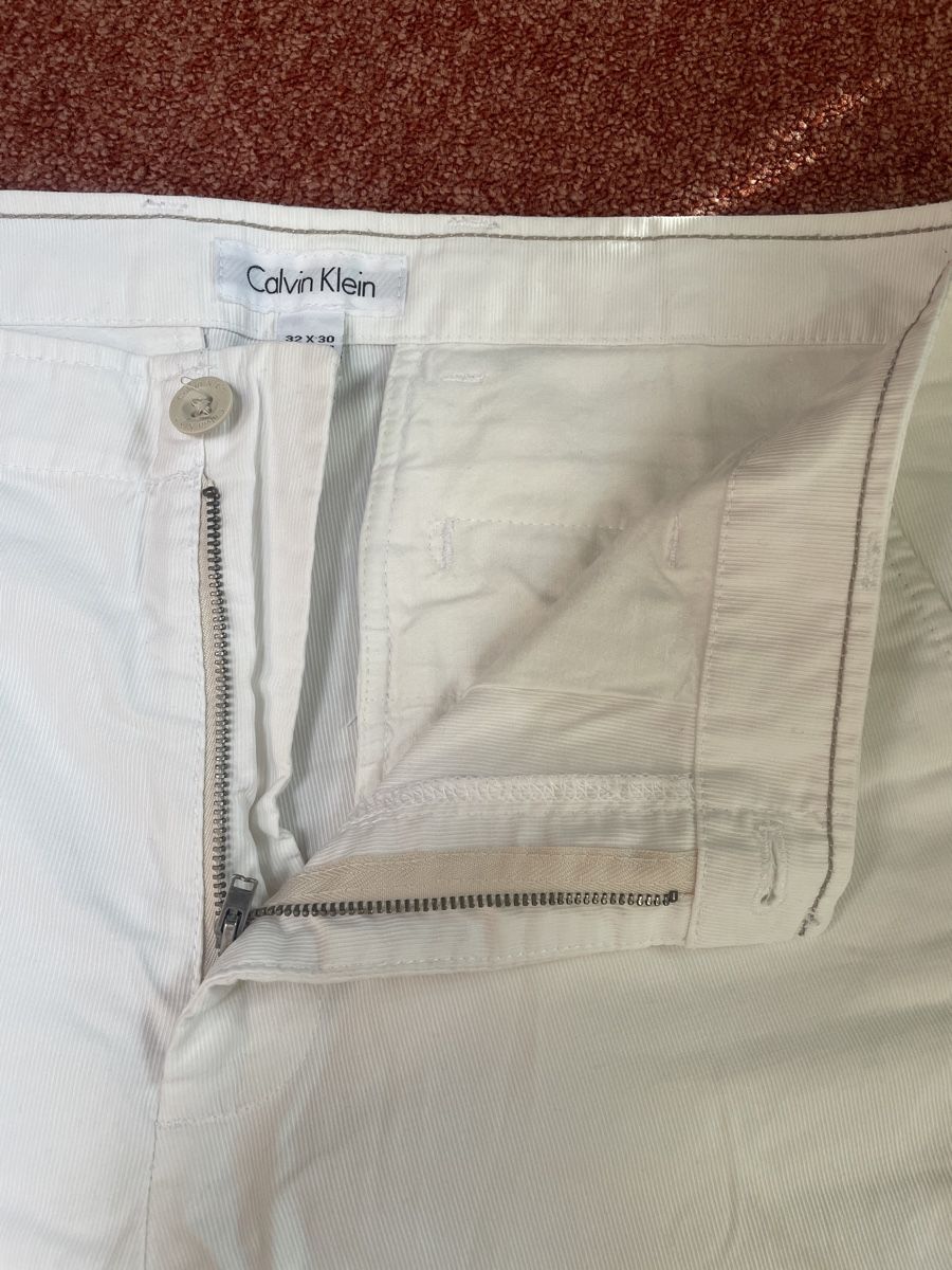 Calvin Klein Pantaloni: Calvin Klein white pants – Usato da Bassins venduto da Neskwyk 2