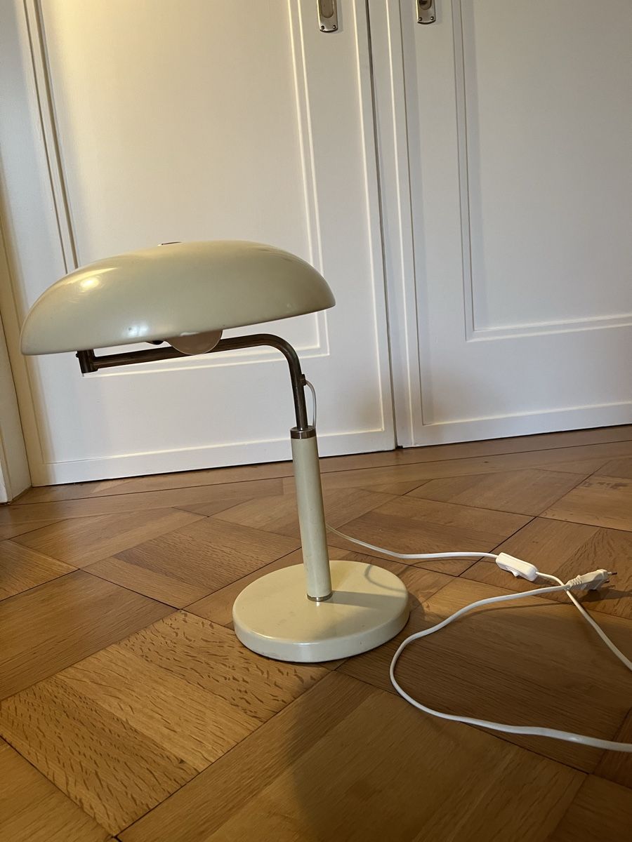 Amba Lampade: AMBA Bauhaus Tischlampe Quick 1500 beige – Usato da Zürich venduto da StudioCardin