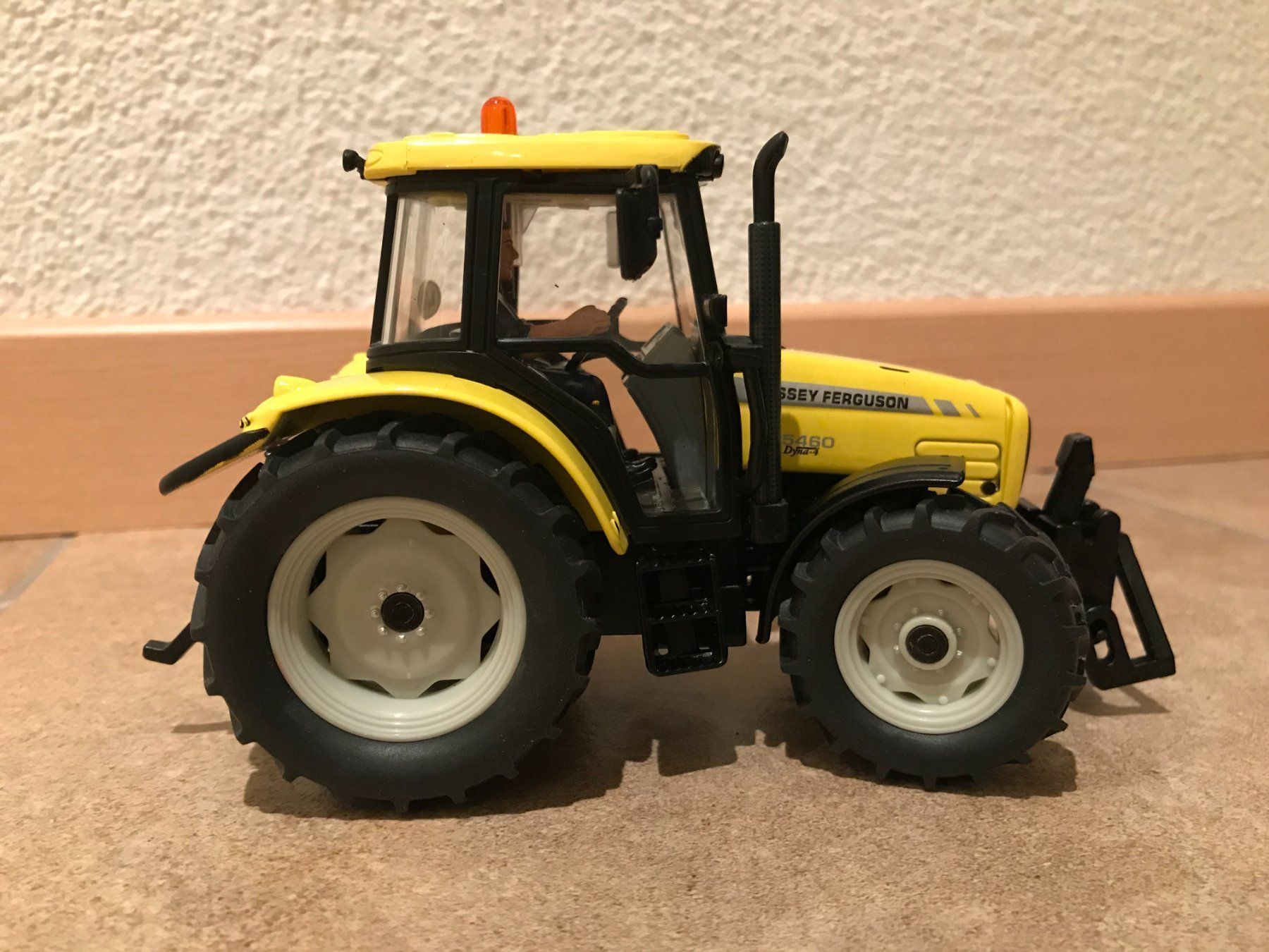 Massey Ferguson Trattori: SIKU Massey Ferguson 5460 – Nuovo e nell'imballaggio originale da Kreuzlingen venduto da Stefan1150 2