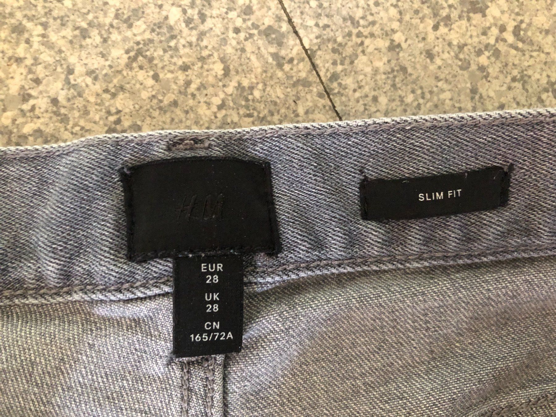 Hosen: Shorts Jeans Grau Gr. 28 Slim Fit – Gebraucht aus Basel von Masikh 1
