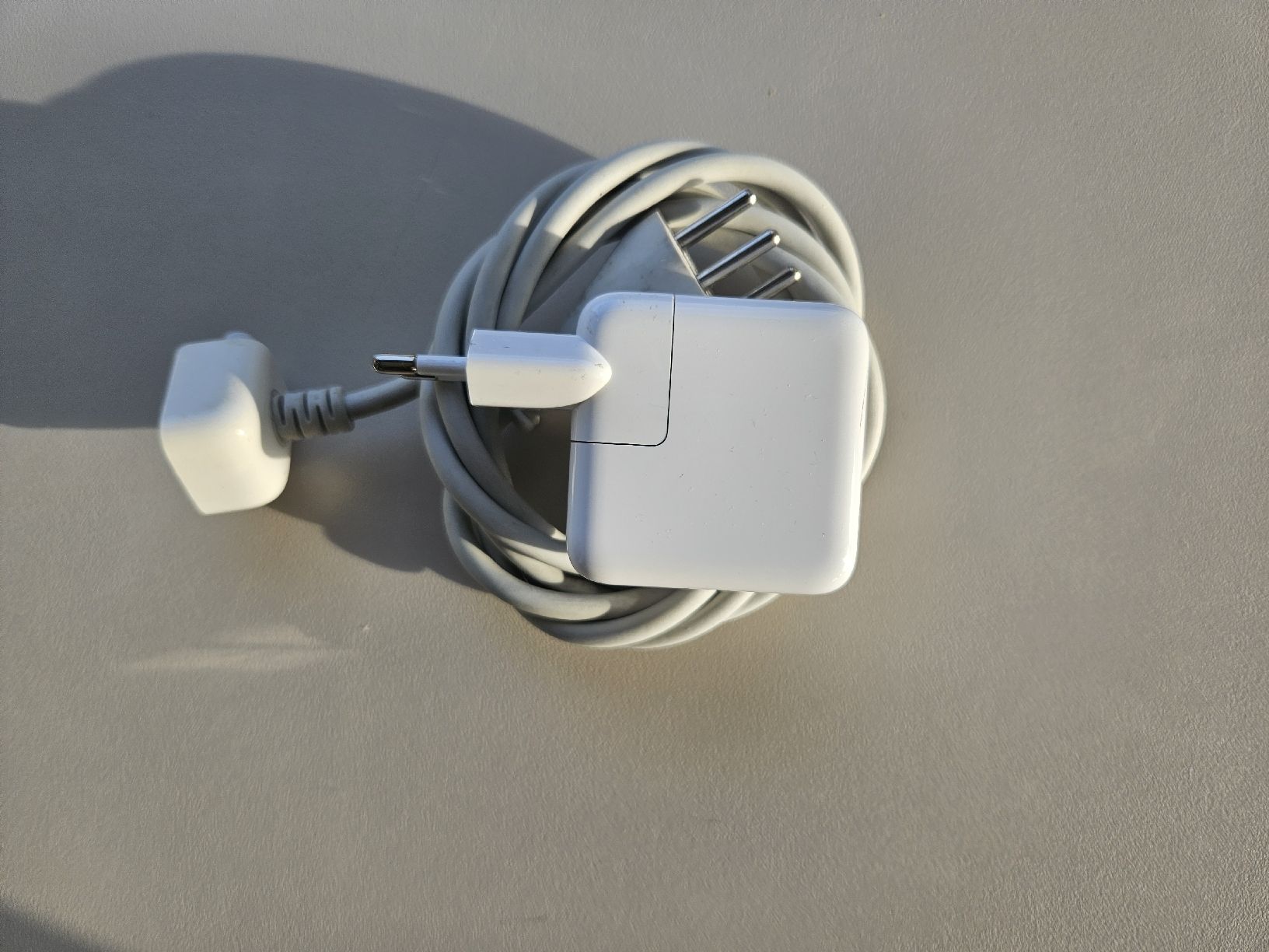 Apple Ladegerät: Apple 30W USB-C Power Adapter - für iPhone oder MacBook Air – Gebraucht aus Biberist von Volo28