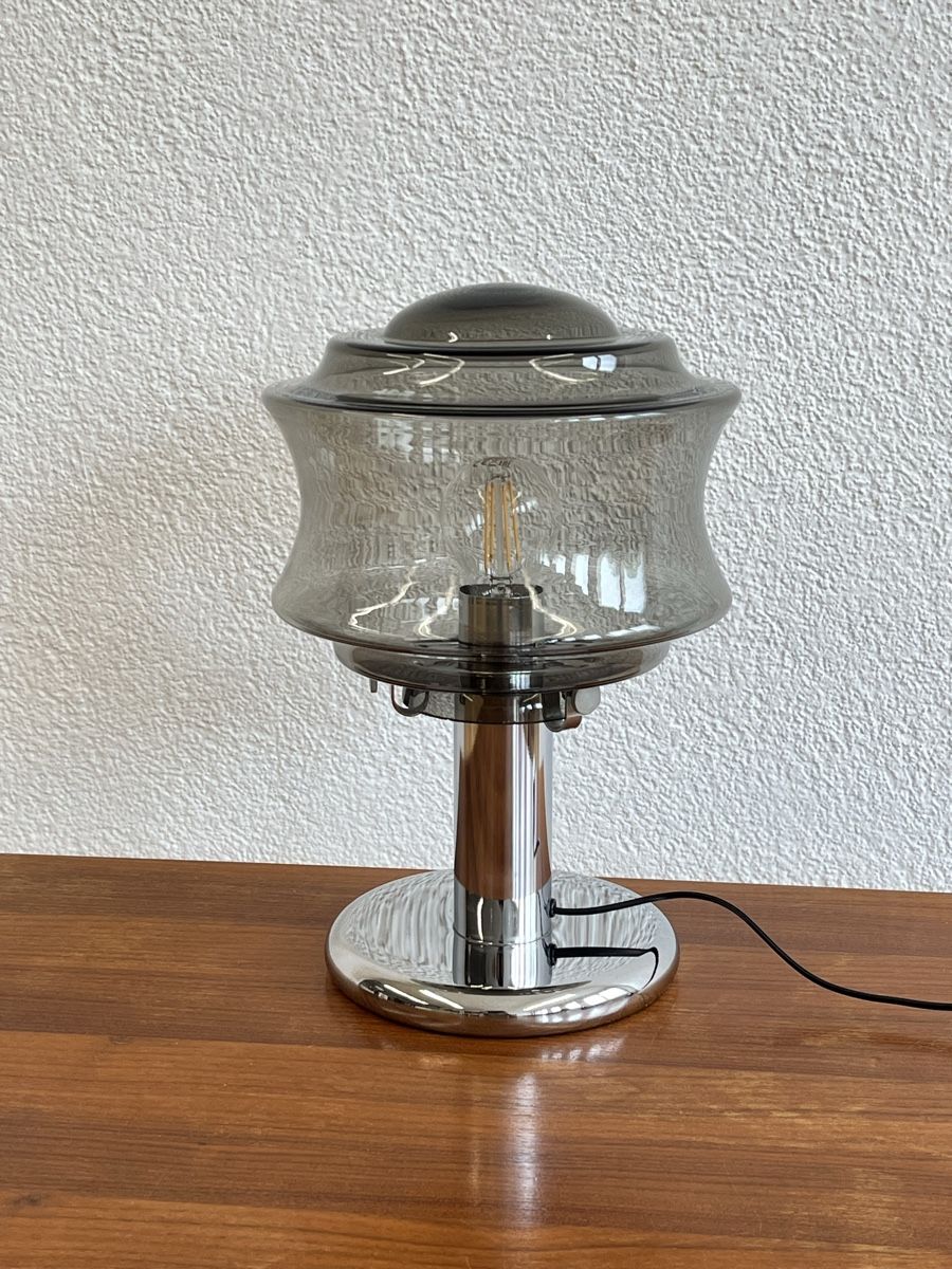 Lampen: Vintage Chrom Tischleuchte mit Rauchglas-Schirm, – Gebraucht aus Horgen von Grizzly83