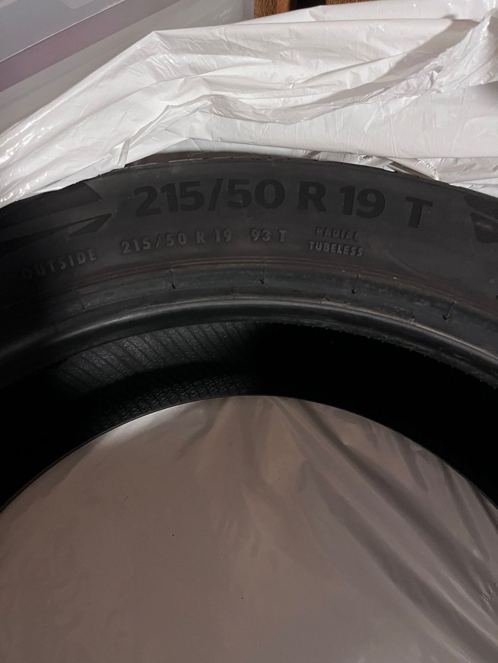 Pneumatici & Ruote complete: Ein Satz 215/50 R19 93T – Usato da St.Gallen venduto da guenstigundlecker
