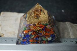 Gemischt Steine     Orgonit Pyramide aus  Konkurs