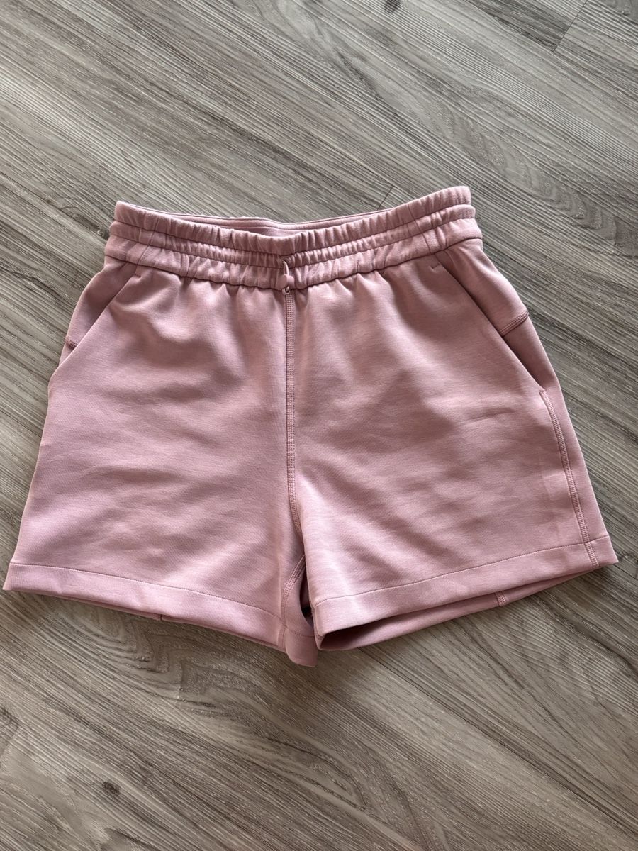 Lululemon Pantalons: Lululemon Softstreem Shorts Gr.4 – Neuf (Voir description) à Gossau SG par Swisslady25