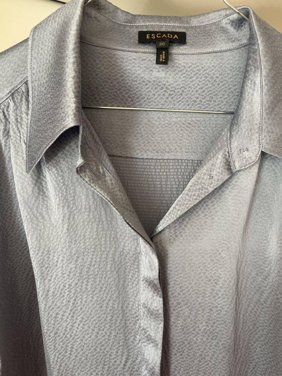 Escada Blusen: Escada Bluse 100% Seide Eisblau top Zustand  – Gebraucht aus Zürich von kleinesgrau 1