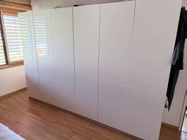 Grosser Kleiderschrank / Schrankwand zu verkaufen