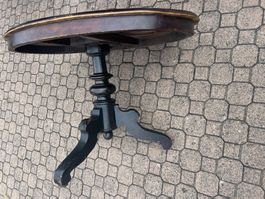 Antiker Beistelltisch oval aus Holz gebraucht Zustand