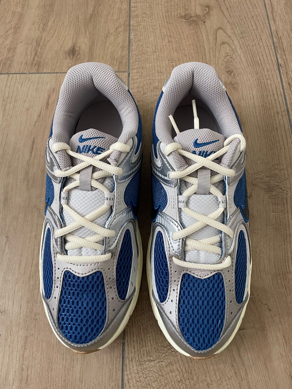 Nike Schuhe für Jungen: Nike Turnschuhe V5 Gr. 38.5 NEU – Neu und originalverpackt aus Waltenschwil von hansnine 1