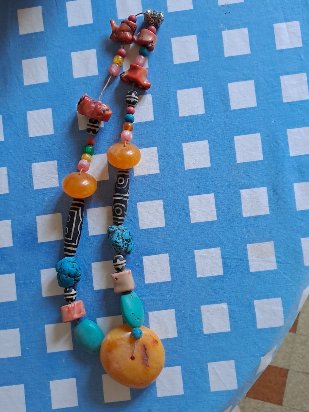 Catenine: COLLIER TIBETAIN – Usato da LAUSANNE venduto da KWEW 1