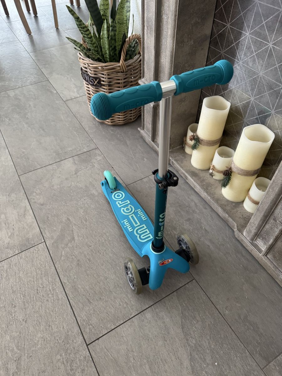 Micro Kickboard: Kinder Tretroller Micro Mini blau guter Zustand – Usato da Lyss venduto da marcopolo84