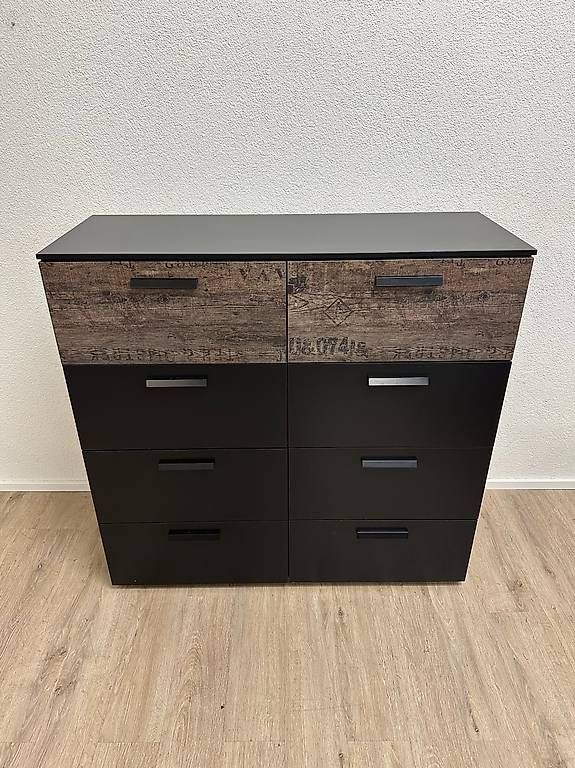 Cassettiere: Moderne Kommode mit 8 Schubladen in Schwarz und Holzoptik – Usato da Obernau venduto da Arche_Noah_Brocki
