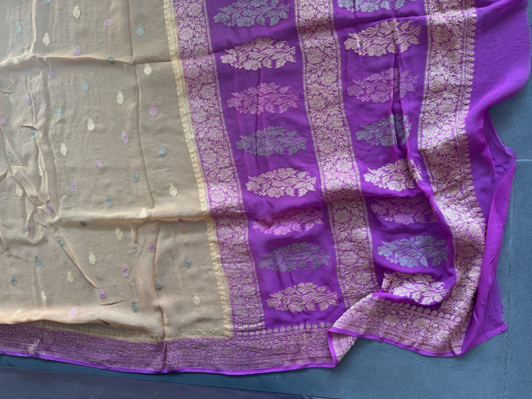 Tessuti: CHIFFON Seiden SARI mit Seidenbluse – Usato da Basel venduto da Kornblumen 4