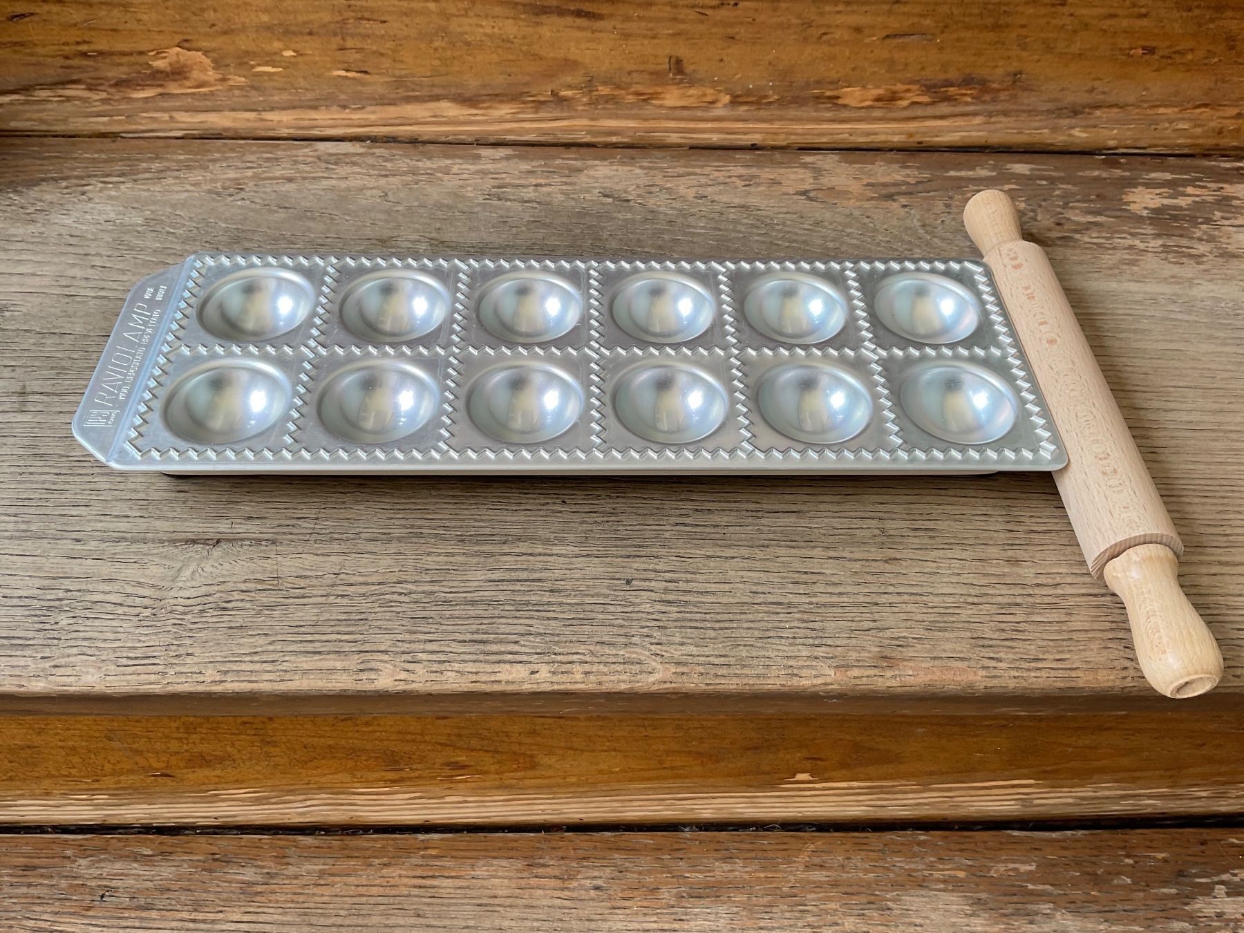 Elettrodomestici da cucina: Raviolamp 12 Ravioli Form  Kochen VERSAND 9.- – Nuovo (secondo la descrizione) da Aarau venduto da Schnabeltier01 1