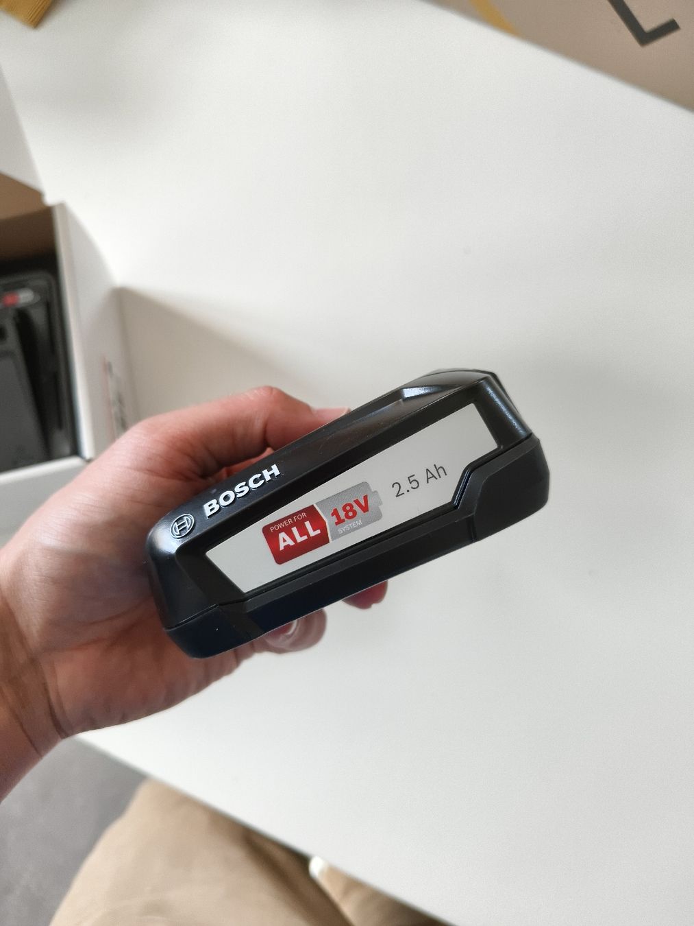 Bosch Caricatori & Batterie: Batterie Bosch 18V 2.5 Ah + chargeur rapide – Nuovo (secondo la descrizione) da Tramelan venduto da Gamoo 1