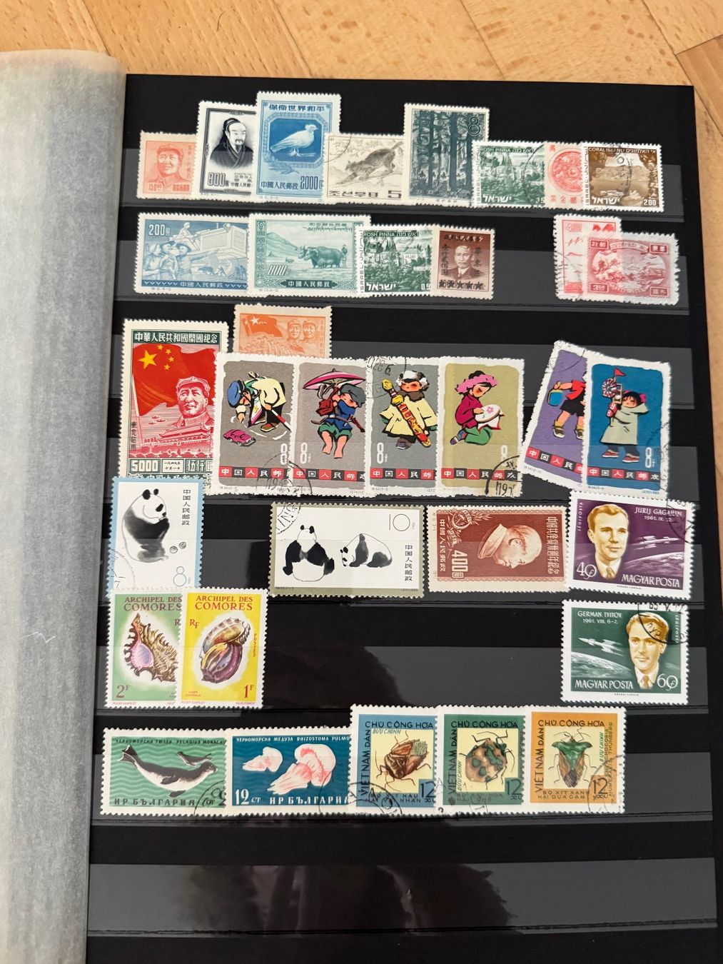 Tous les timbres: Briefmarkenalbum – D'occasion à Zürich par Hawaii22 3