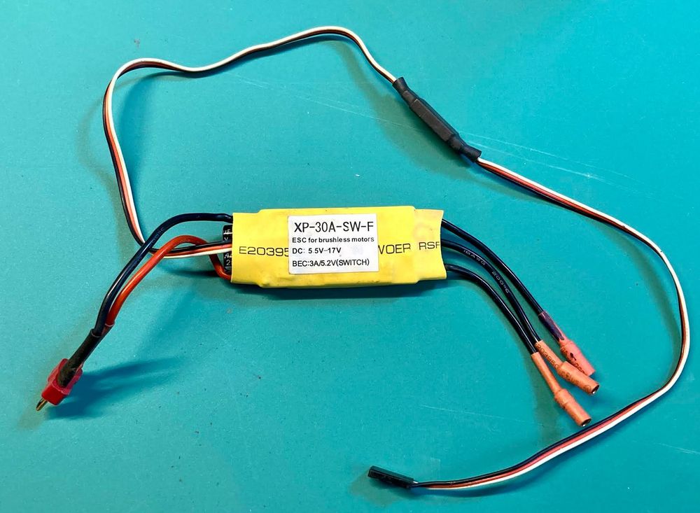 Variateur Brushless Radiokontrol ESC 100A 2-4S LIPO Super Bec 6V 3A (neuf)