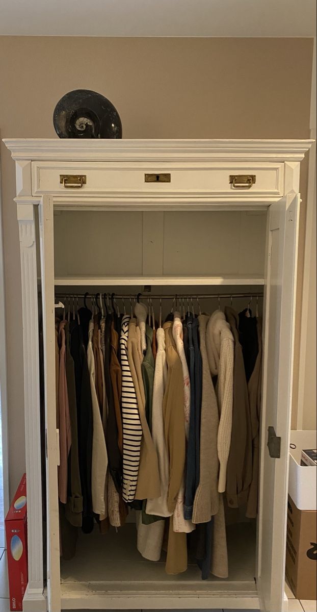 Armadi: Antiker Schrank um 1900 Shabby chic – Usato da Dornach venduto da flurym 1