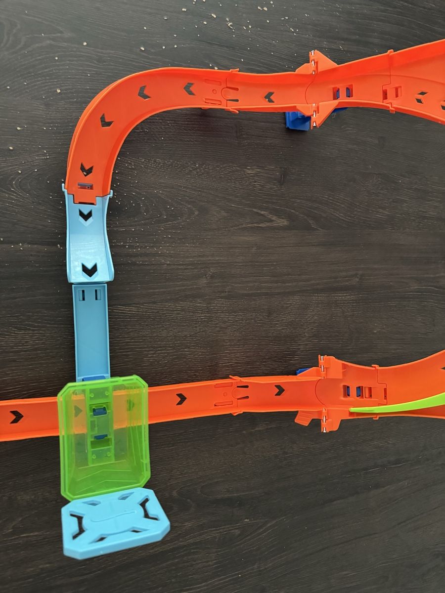 Hot Wheels Giocattoli: Hot Wheels Autorennbahn Loop Erweiterung Top Zustand – Usato da Lachen SZ venduto da AdhurimB 3