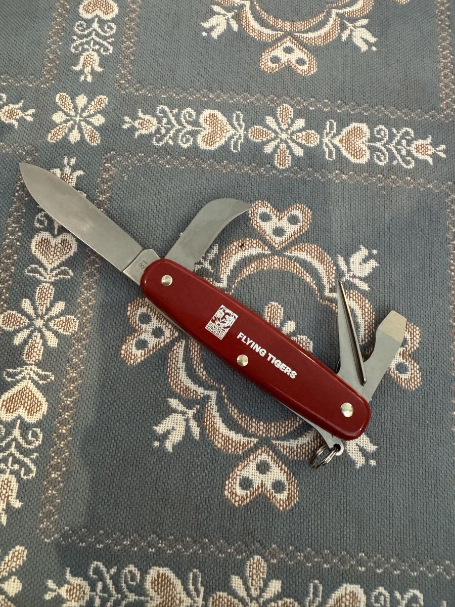 Victorinox Coltelli tascabile: Couteau multifonction "Flying Tigers" rouge, excellent état, – Usato da Bern venduto da Kevin051 2