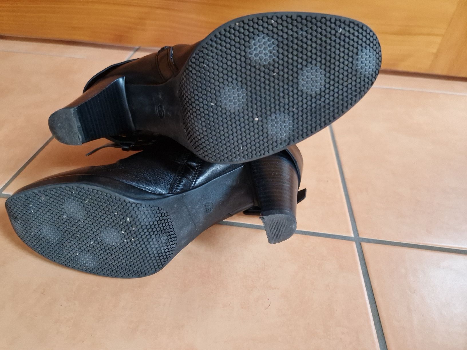 Scarpe da donna: Lederstiefel Varese schwarz 37 – Usato da Lichtensteig venduto da Cocabana_16 6