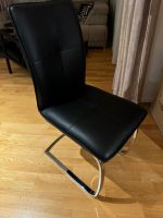 Schwarzer Kunstleder Stuhl mit Chromgestell, Gebraucht.