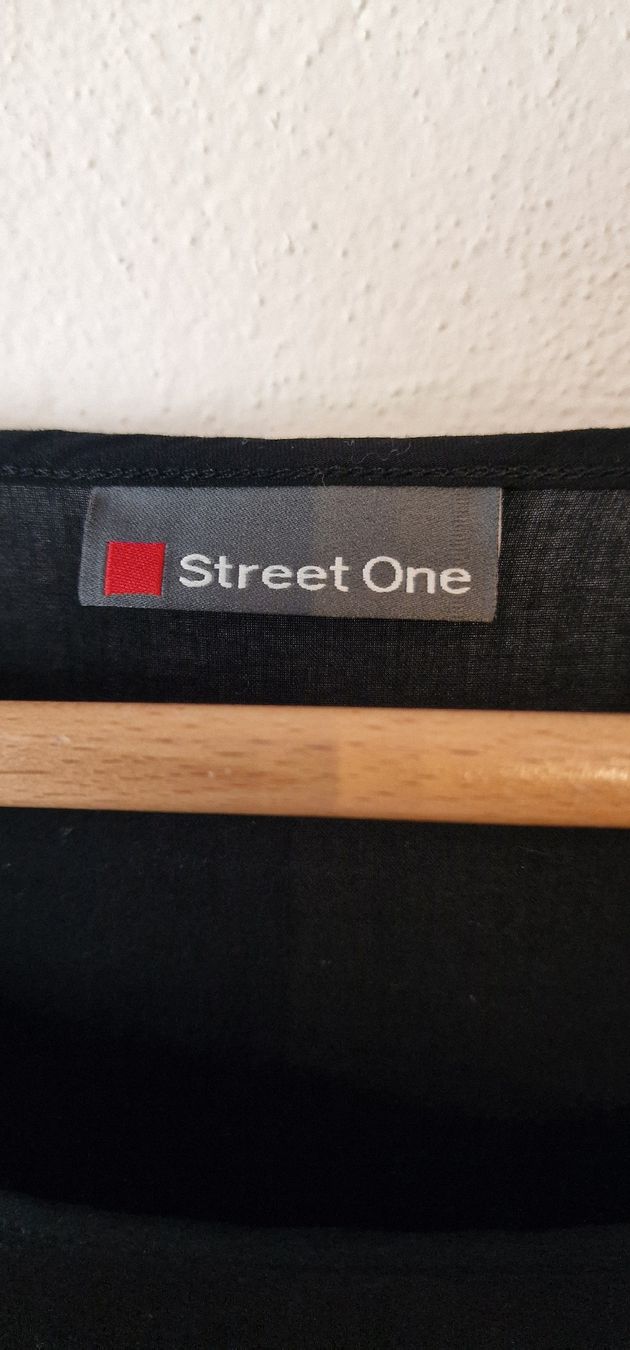 Blusen: Street One Bluse, Gr. 40, schwarz mit Blumenmuster – Gebraucht aus Romanshorn von REALJessiB 2