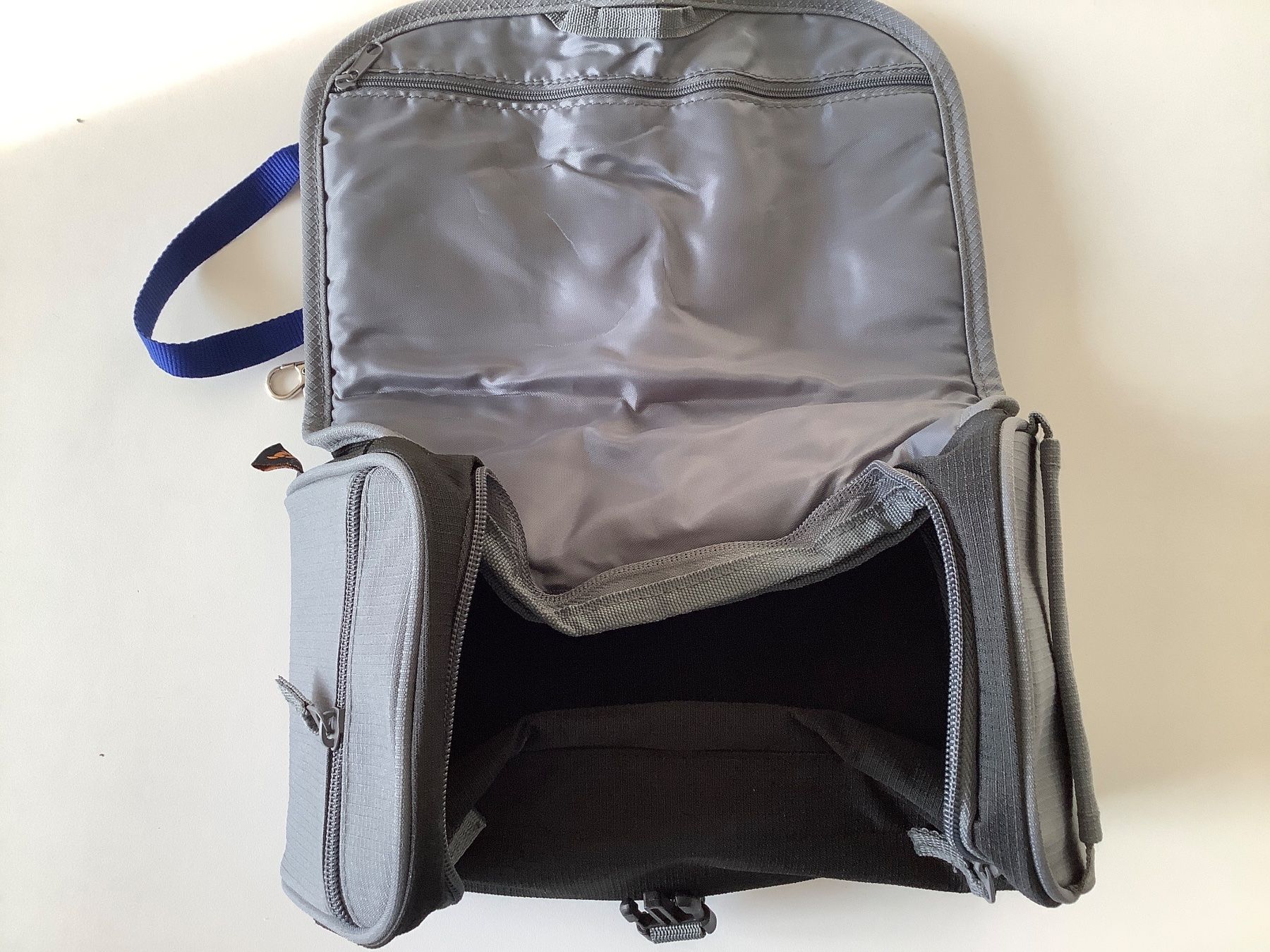 Custodie per cosmetici: Necessaire und Schlüsselband v. LFV – Usato da Triesen venduto da boston7 1