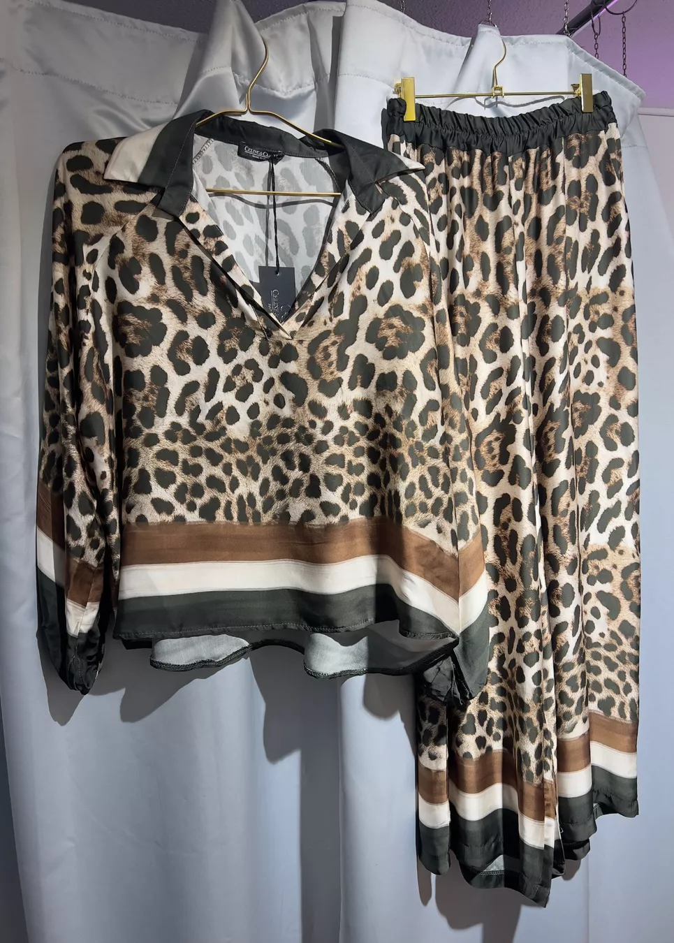 Pantaloni: Lässige weite Leohose oder Ensemble – Nuovo e nell'imballaggio originale da Zürich venduto da Naebeli 2