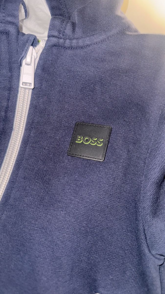 Lotti & Set di vestiti: BOSS Kinder Jogginganzug dunkelblau Grösse 94 – Usato da Dübendorf venduto da Premium-Cars 2