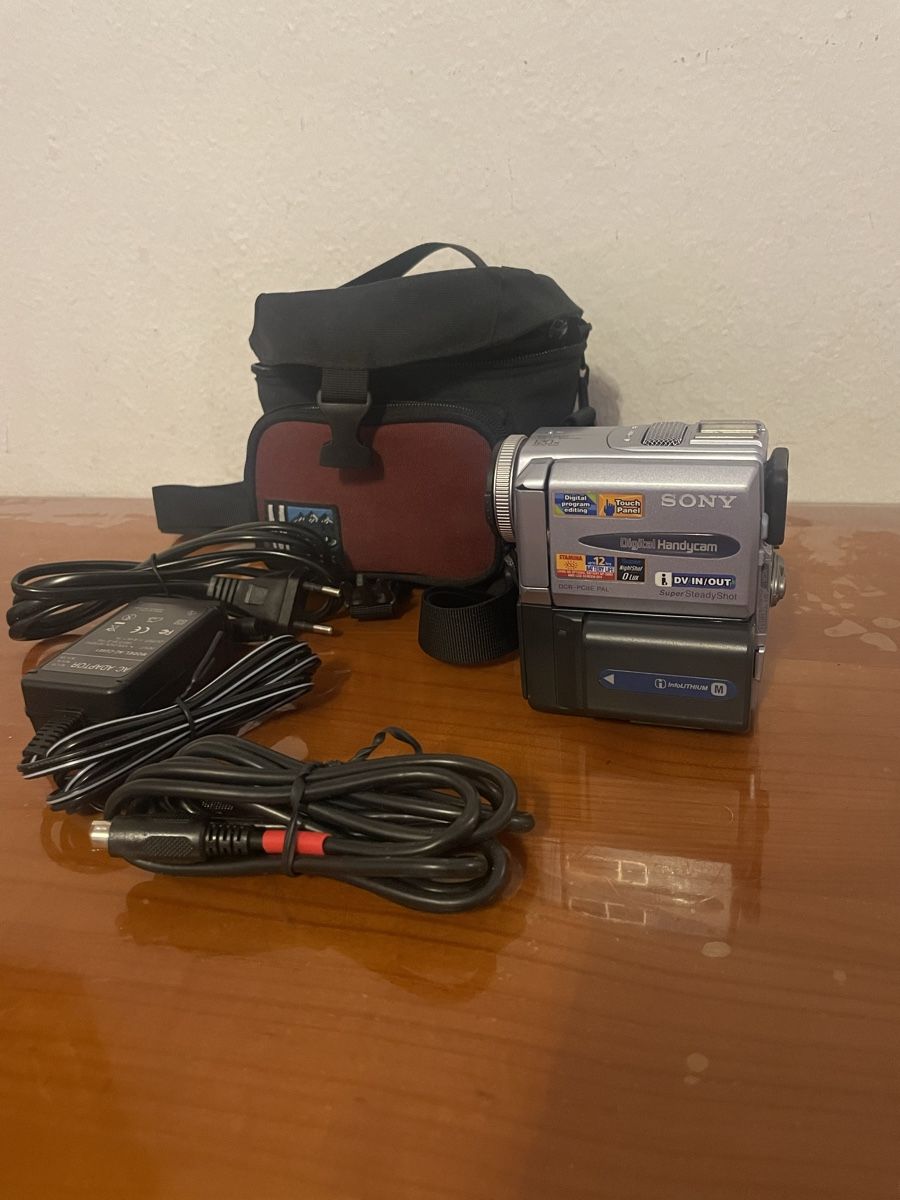 Sony Camcorder: Sony DCR-PC8E MiniDV Kamera Komplett – Gebraucht aus Zürich von semi16