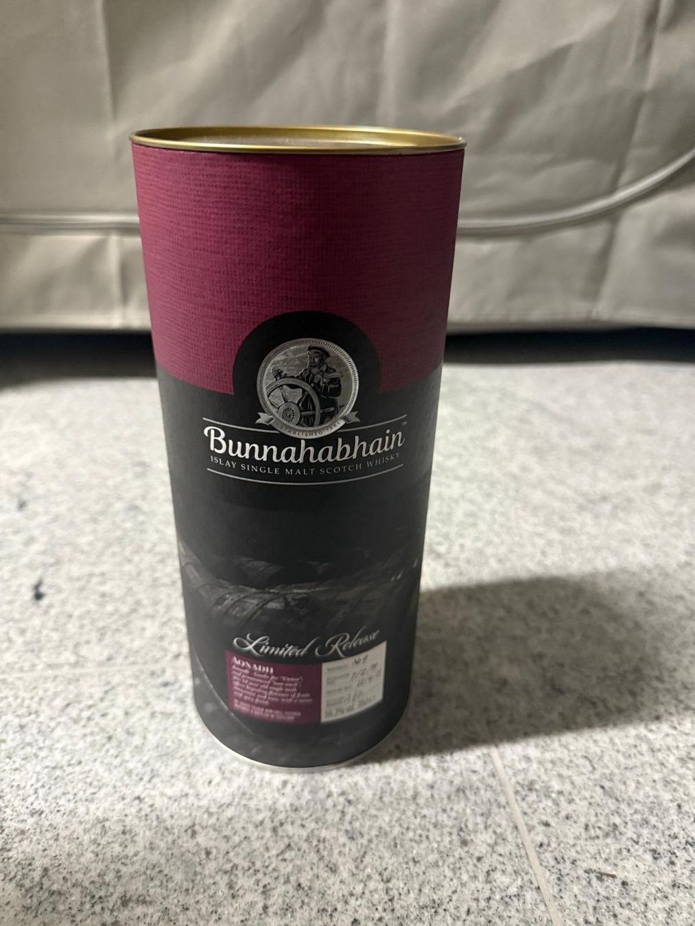 Bunnahabhain Spirituosen: Bunnahabhain Aonadh Single Malt Whisky – Neu und originalverpackt aus Termen von Szc_27ljr