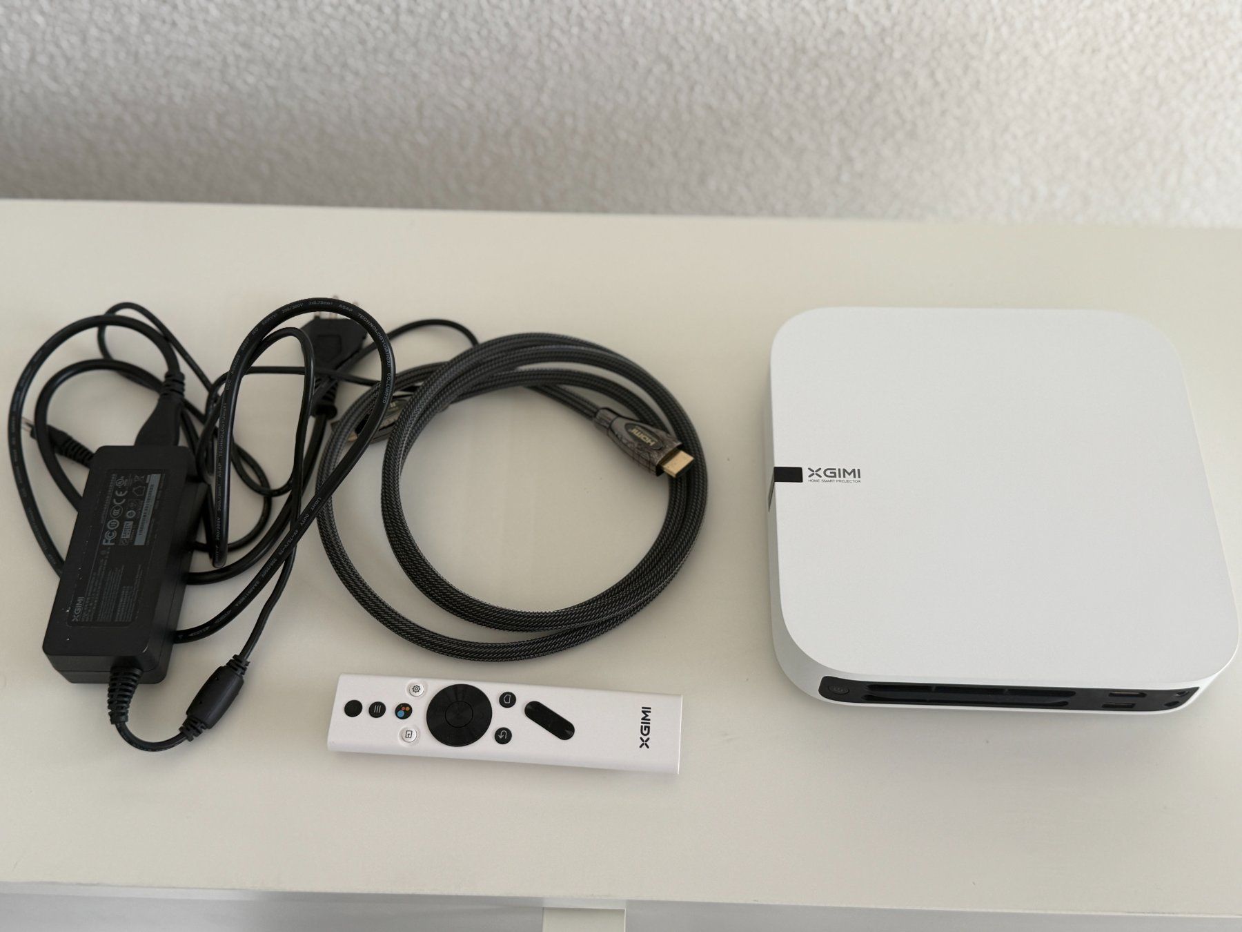 Videoprojektoren: Vidéoprojecteur XGIMI Elfin blanc avec télécommande et acc. – Gebraucht aus Fully von Avranville 4