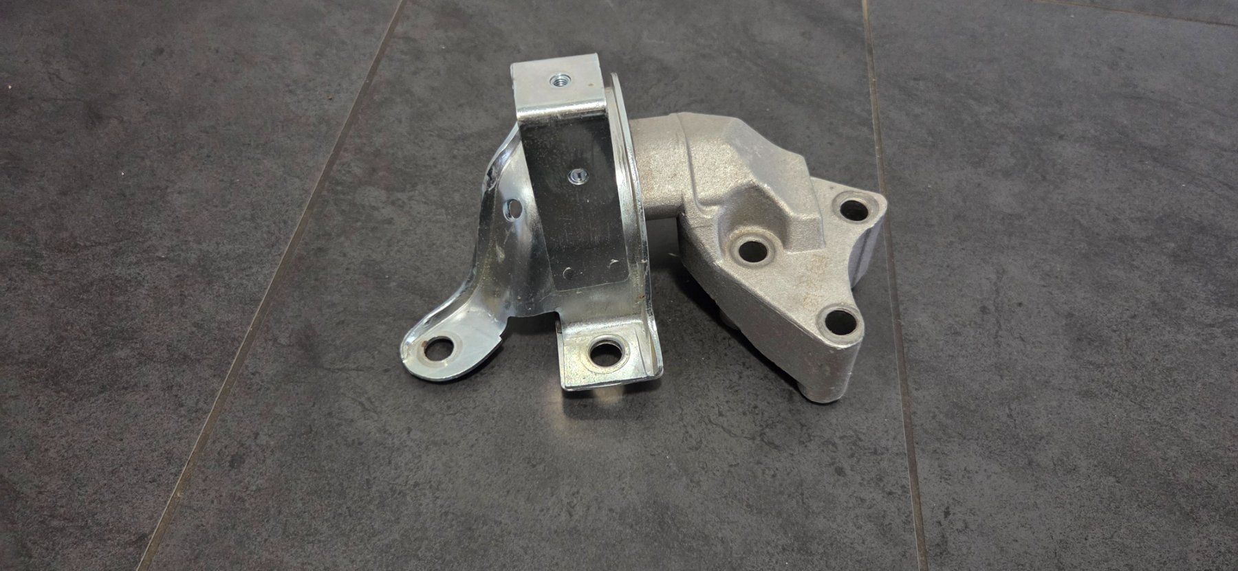 Lancia Tutti pezzi di ricambio auto: Support moteur Lancia Musa – Usato da Erlach venduto da roberto910