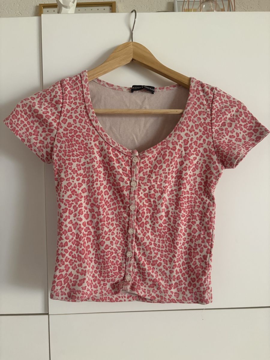 Brandy Melville T-shirt: T shirt léopard rose brandy Melville  – Usato da Pully venduto da kaba07